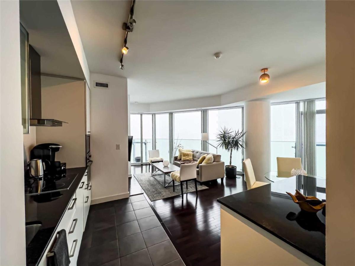 Luxury Condo In The Heart Of Toronto - Next To Scotiabank Arena Экстерьер фото